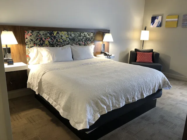 غرفة بسرير كينج مع أريكة، Hampton Inn Santee-I-95 10/10
