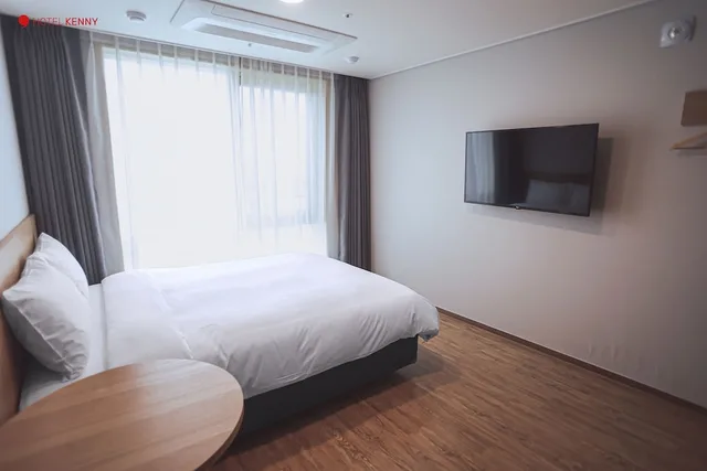 غرفة سوبيريور بسرير كوين بإطلالة على البحر، Hotel Kenny Yeosu 2/3