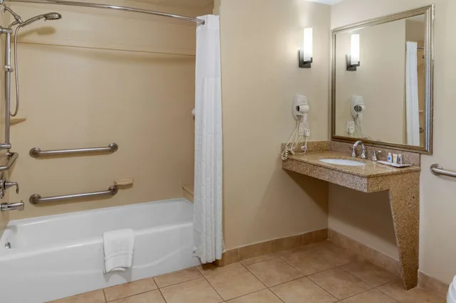 جناح بسرير كوين، Comfort Suites Barstow Near I-15 3/3