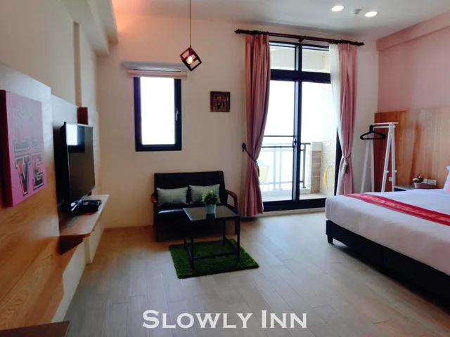 1 Bedroom, Romantic, Queen Bed, Balcony, Slowly Inn 3/10