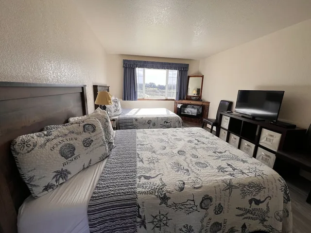 غرفة بسريرين مزدوجين بإطلالة جزئية على البحر، Gualala Country Inn 1/7
