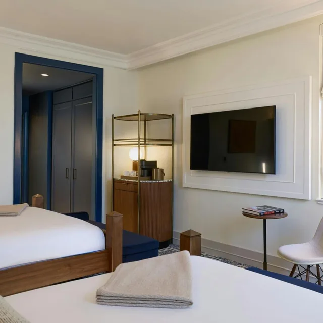 Standard, King Bed, 2 Queen Beds, Accessible, The Dearborn Inn A Marriott Hotel 2/7