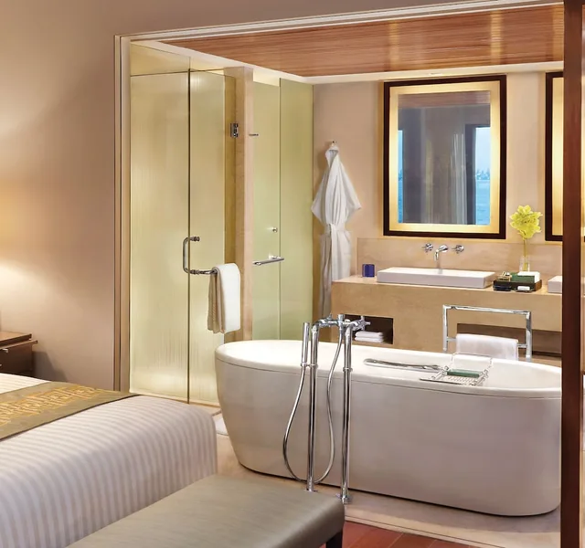Suite, King Bed, Ocean View, The Oberoi Mumbai 8/10
