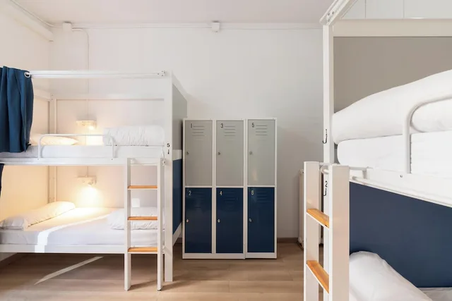 Private, 8 Beds, 4 Bunk Beds, Private Bathroom، Rodamon Barcelona Hostel 2/2