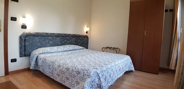 غرفة اقتصادية بسرير كوين، Terme Di Castel San Pietro 1/2