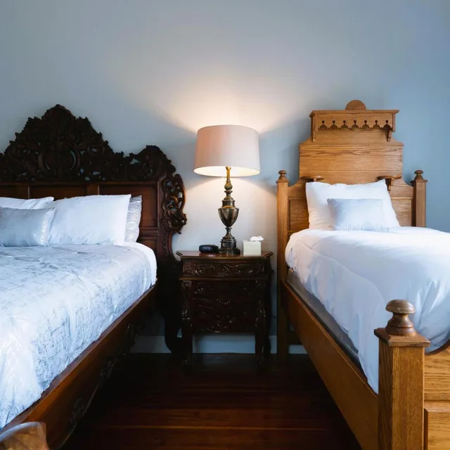 Rustic, Deluxe, 2 Queen Beds, Oak Tree Hotel 10/10