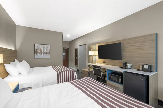 Room, 2 Queen Beds, Pet Friendly, Bathtub, Accessible, Best Western Independence Kansas City 3/4