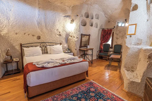 غرفة تقليدية بسرير كوين، Dervish Cave House 2/10