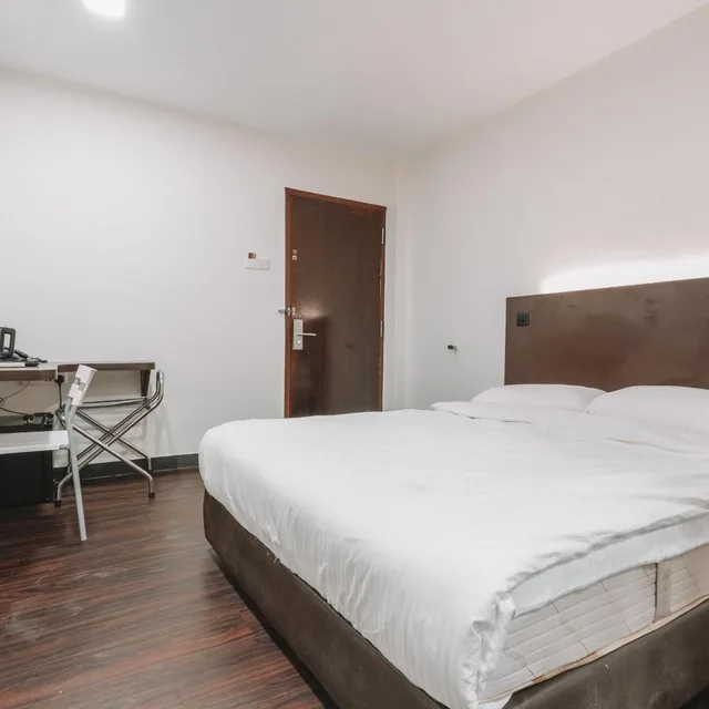 Superior, King Bed, No Window، A Hotel Desker 1/5