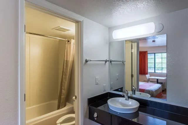 غرفة ديلوكس بسرير كوين، Motel6 Redding, CA - North 6/7