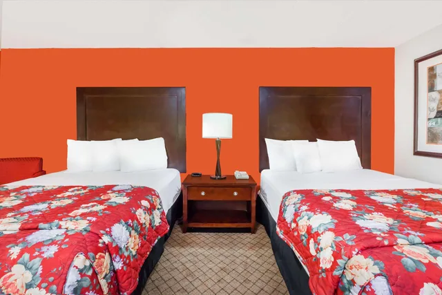 غرفة بسريرين كوين، Clarion Hotel & Conference Center Lansing West 5/7