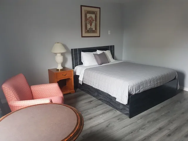 Suite, King Bed, Hot Tub, 7 Nights Stay 2/5