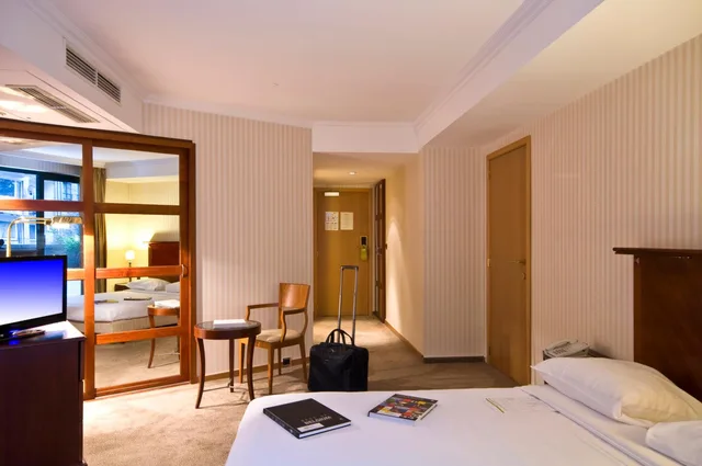 شقة بسريرين مزدوجين بغرفتي نوم مع أريكة، B-Aparthotel Ambiorix 2/2