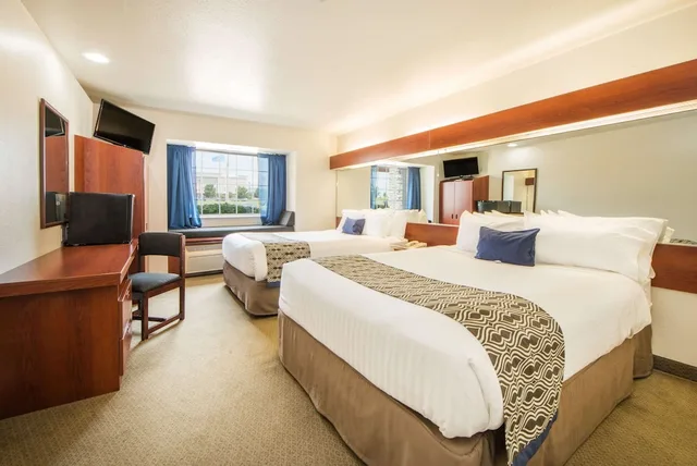 غرفة بسريرين كوين لذوي الإعاقة، Microtel Inn & Suites by Wyndham Miami 1/4