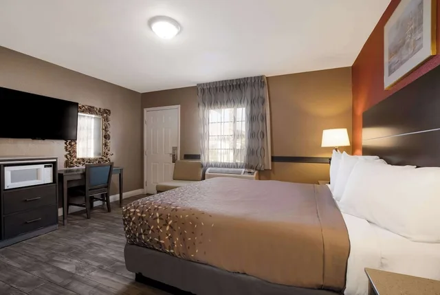 غرفة قياسية بسرير كينج، Rodeway Inn Near Coachella 1/9