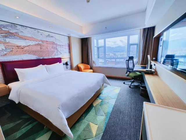 غرفة سوبيريور بسرير كوين، Hampton by Hilton Lijiang Old Town 1/2