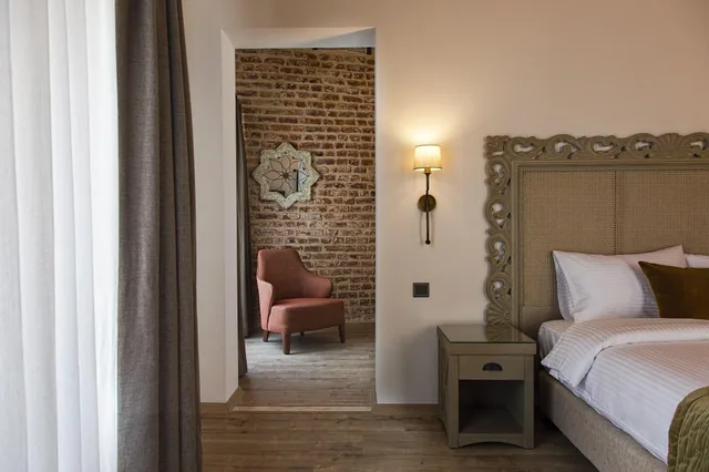 جناح جونيور بحوض استحمام، Mest Hotel 2/5