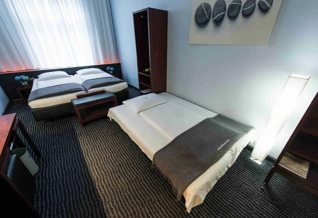 غرفة قياسية ثلاثية بسرير مزدوج، Concorde Frankfurt 1/2