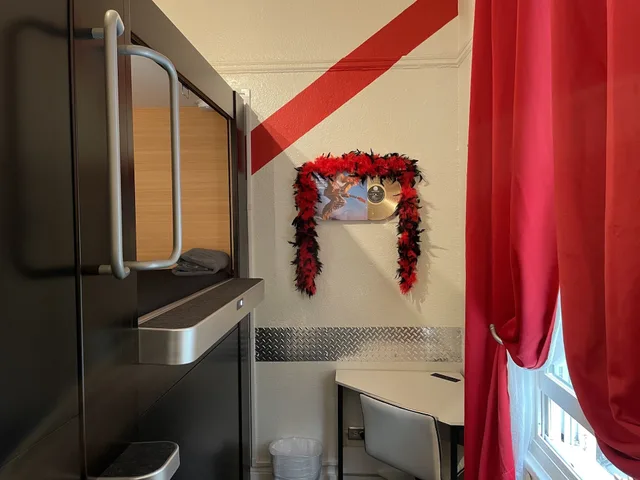 Capsule, Female Only, Single Bed, Bunk Bed, 2 Beds، Music City Hotel 2/2