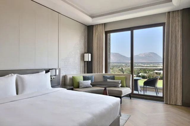غرفة سيغنتشر بسريرين كوين بشرفة، JW Marriott Bengaluru Prestige Golfshire Resort & Spa 4/5
