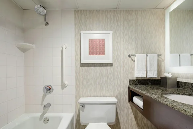 Room, Double Bed, West Tower, Accessible، Marriott St. Louis Airport 8/10