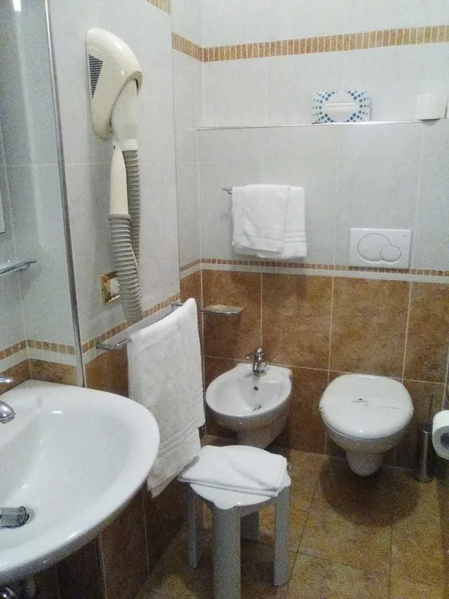 Room, Queen Bed, Partial Sea View, Balcony, Heron 1/2