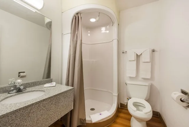 غرفة قياسية بسريرين مزدوجين للمدخنين، Motel6 Dayton, OH 4/6