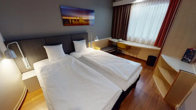 غرفة بسريرين منفصلين، Ibis Cologne Airport Hotel 7/10