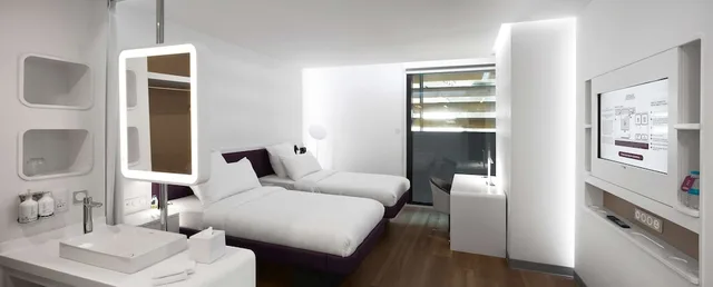 Plus, Premium, Twin Beds، YOTELAIR Istanbul Airport AIRSIDE 3/3
