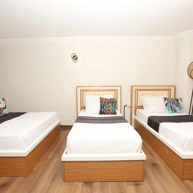 غرفة قياسية رباعية، Azze Hotel 1/10