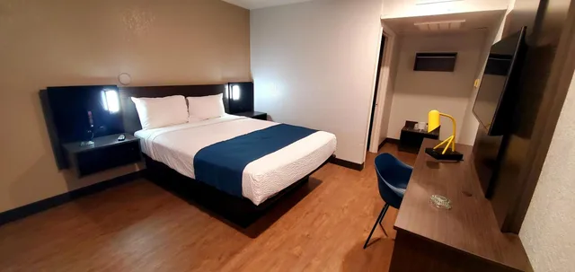 1 Queen Bed - Micfridge, Smoking، Motel6 Palmdale, CA 7/10