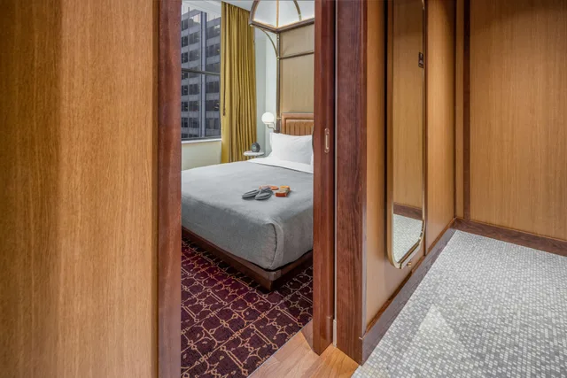 جناح لذوي الإعاقة، Canopy by Hilton Chicago Central Loop 2/2