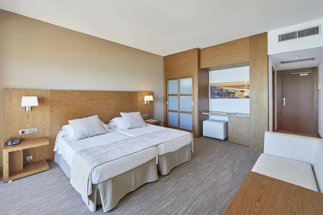 غرفة سوبيريور بسرير مزدوج بإطلالة على البحر بشرفة، Hotel Playa Golf - Adults Only 4/9