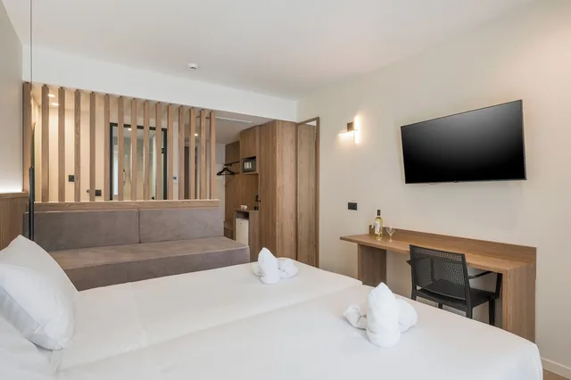 Superior, Double Bed, Shared Pool, Sofa، Marika Hotel Chania 7/10