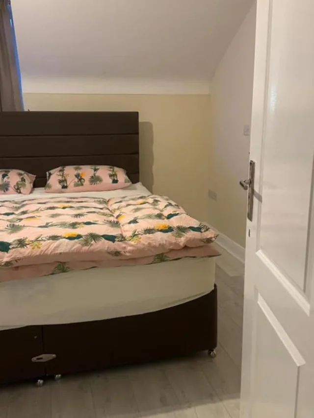 غرفة قياسية بسرير مزدوج، OYO Komegloba Mega room 3/3