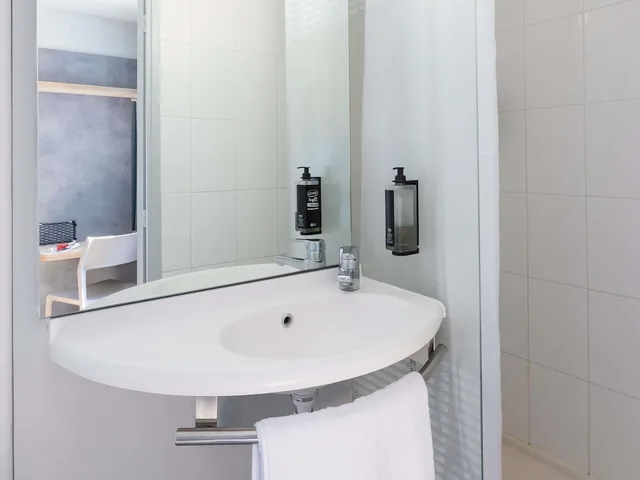 غرفة ثلاثية بسرير مزدوج وسرير بطابقين، Ibis Budget Angouleme Centre 9/10