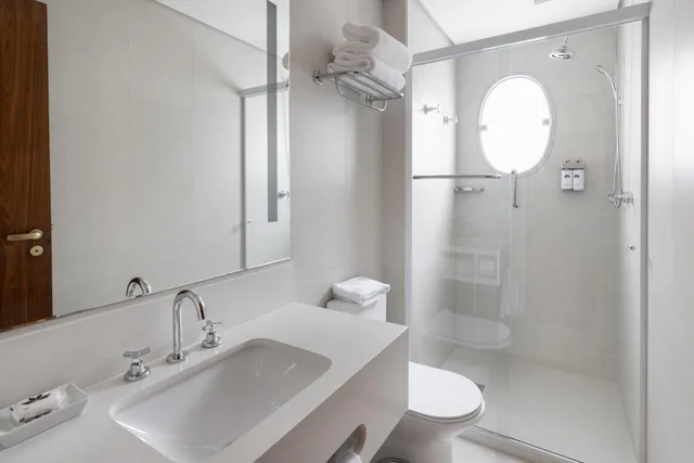 Deluxe, Twin Beds, Regent Park Hotel 3/3