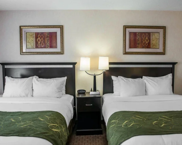 جناح، Comfort Suites Southport 4/6