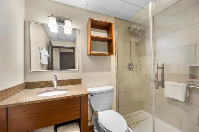 Upgrade, 2 Queen Beds، Radisson Hotel La Crosse 6/8