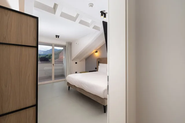 شقة حصرية بسرير كينج مع أريكة، Hortenberg Homes 2/7