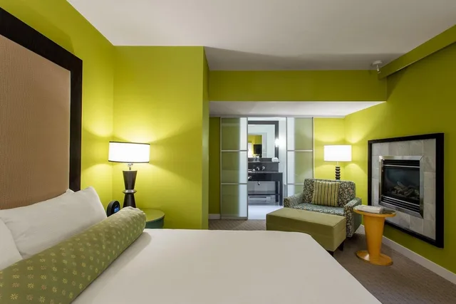 Courtyard, Deluxe, Queen Bed، Opus 5/6
