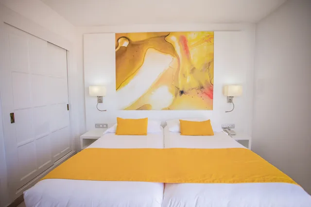 غرفة كلاسيكية بسرير مزدوج بشرفة، Servatur Waikiki 1/6