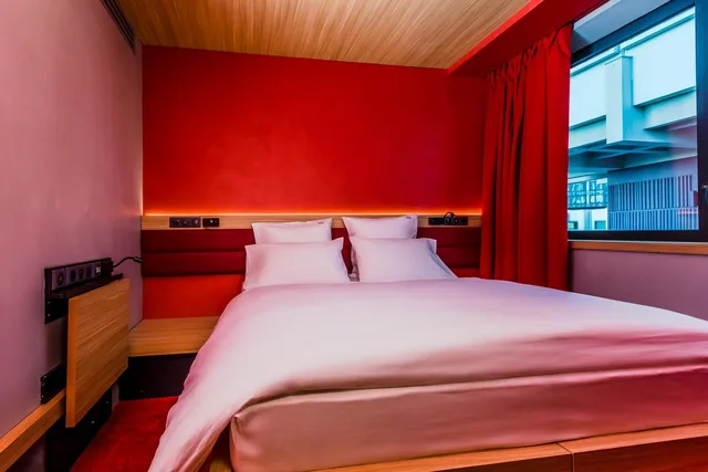 غرفة بسرير كوين، Yooma Urban Lodge Paris Tour Eiffel 1/2