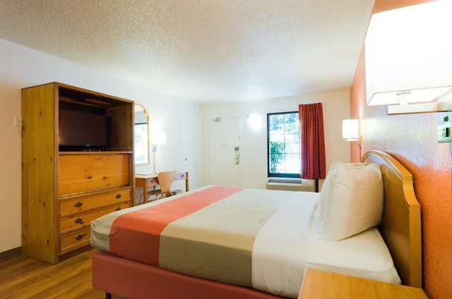 غرفة ديلوكس بسريرين مزدوجين، Motel6 Frederick, MD - Fort Detrick 2/6