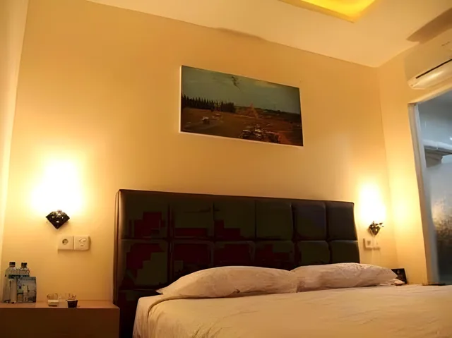 Standard, King Bed, No Window, Antoni Hotel 2/3