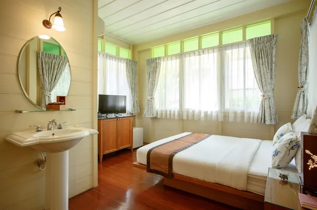 غرفة ديلوكس بسرير كوين، Baan Dinso Hostel 2/2