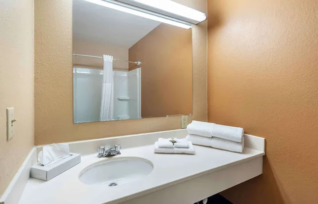 Studio, Queen Bed, Extended Stay America Chicago- Woodfield Mall-Convention Ctr 4/5