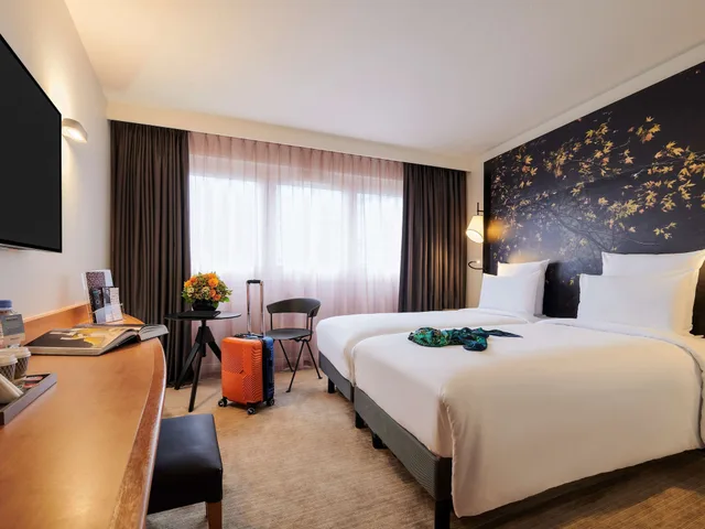 غرفة كلاسيكية بسريرين منفصلين بحوض استحمام، Mercure Paris La Defense 1/8
