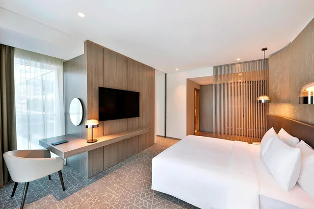 Junior Suite, King Bed, Courtyard By Marriott Al Barsha Dubai 2/8