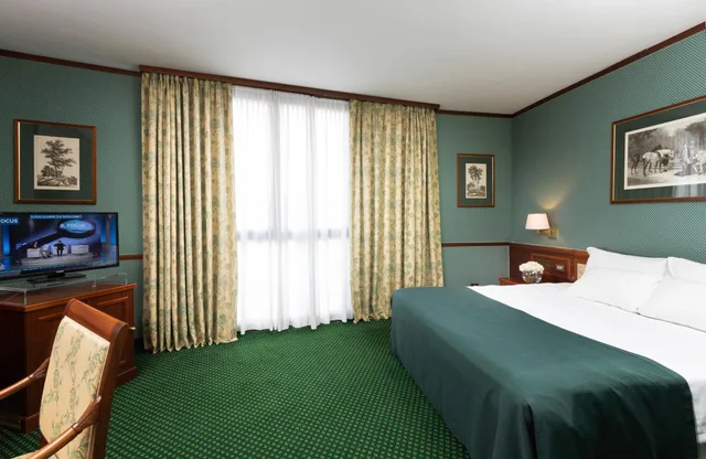 Superior, King Bed, Leonardo Hotel Milan City Center 1/8